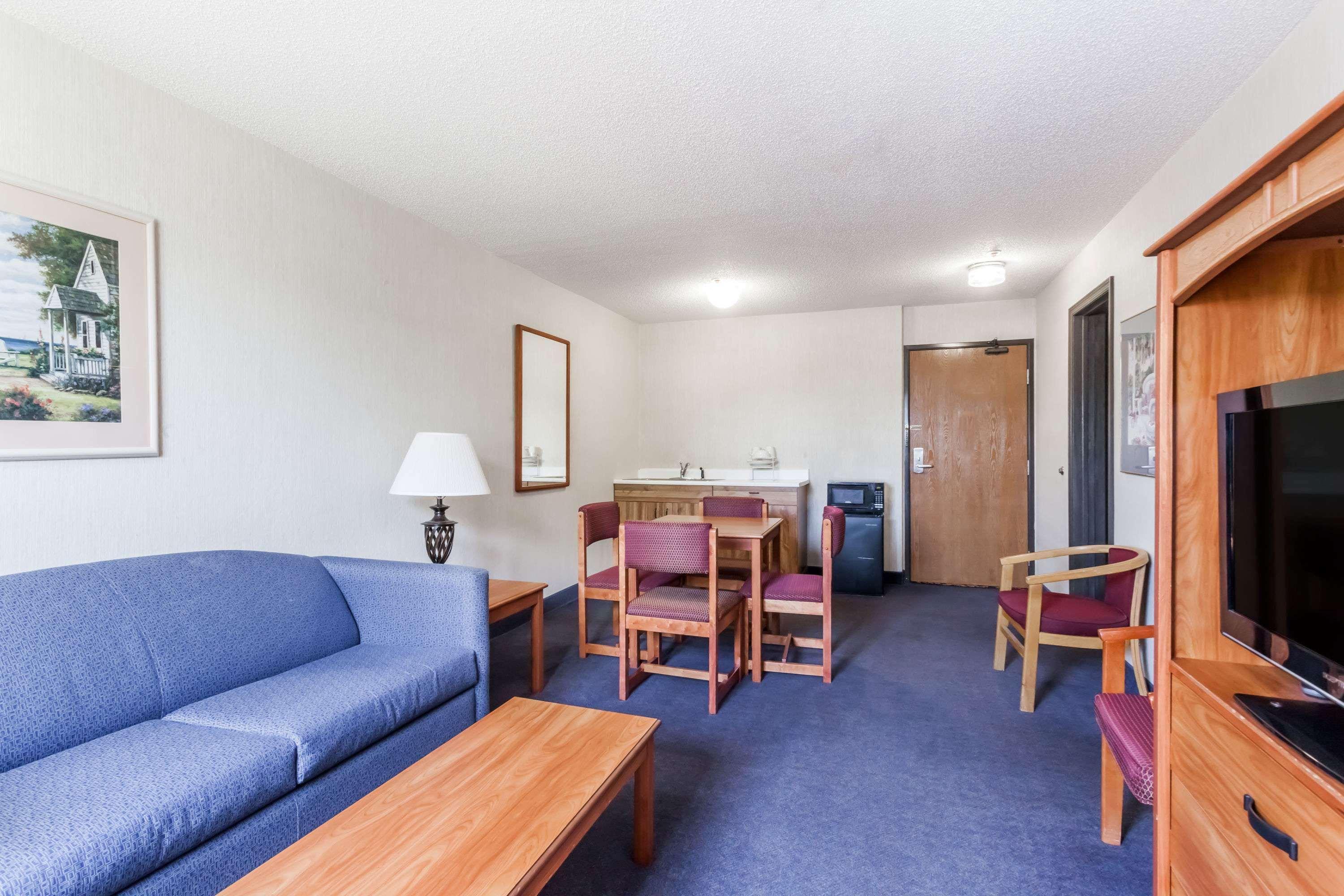 Super 8 By Wyndham Norwich Hotel Екстериор снимка