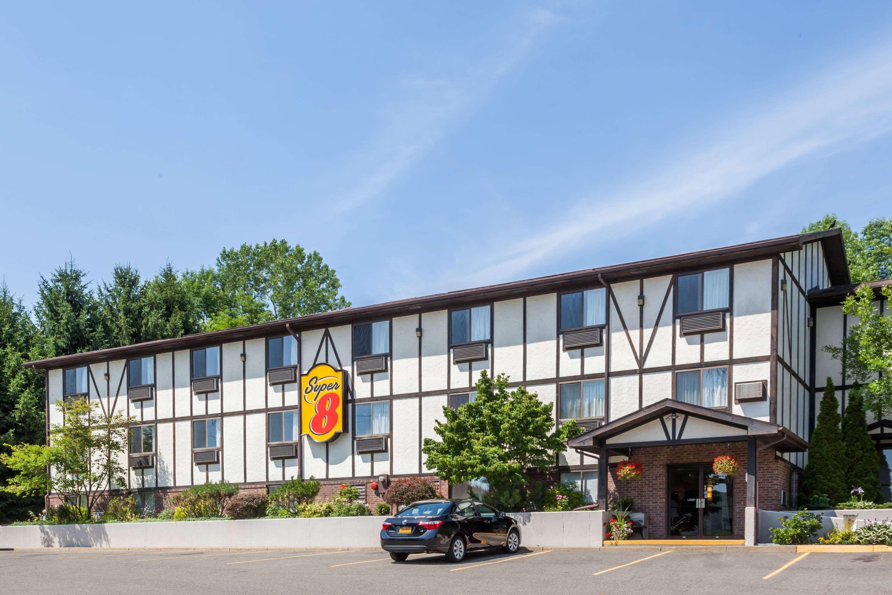 Super 8 By Wyndham Norwich Hotel Екстериор снимка