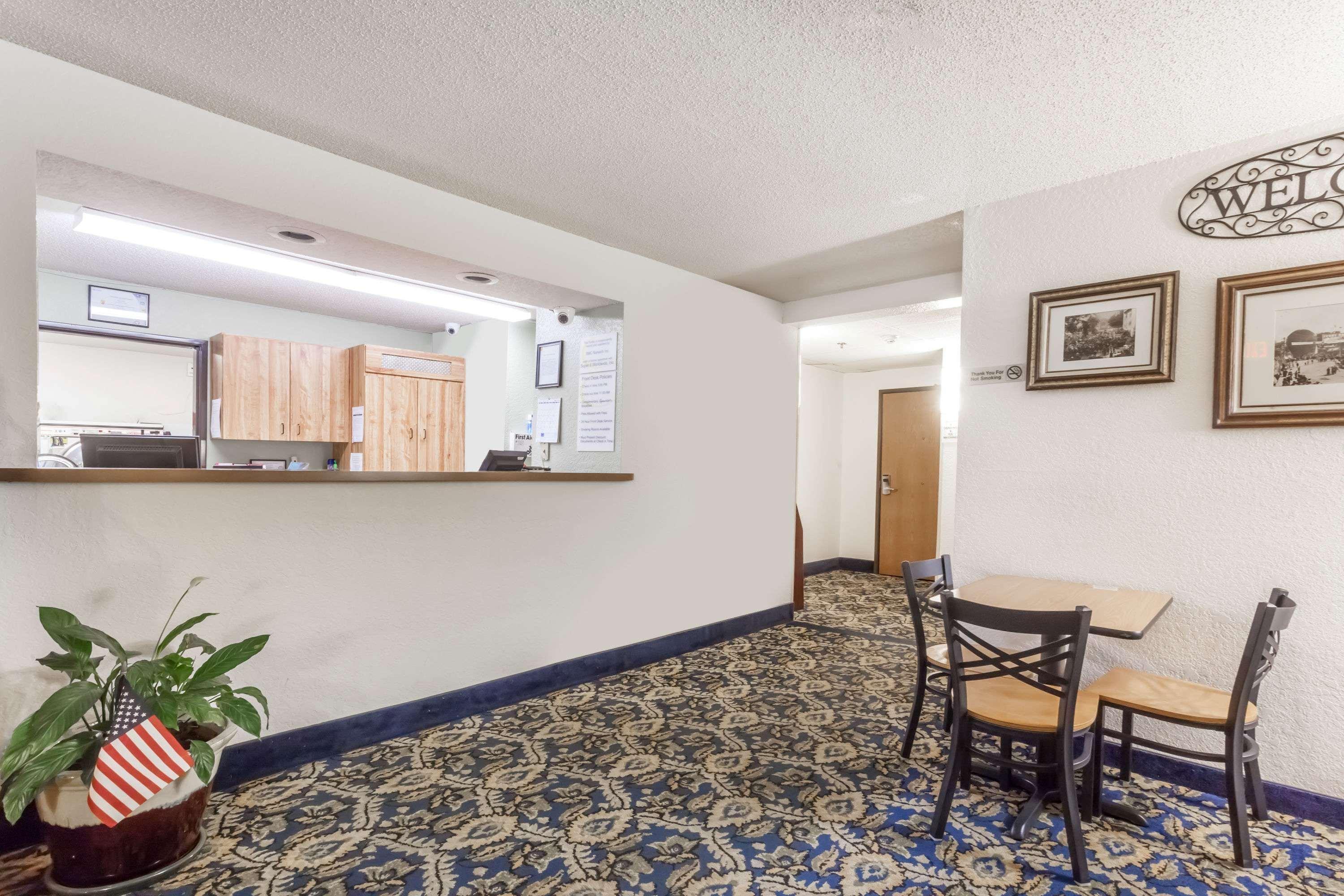 Super 8 By Wyndham Norwich Hotel Екстериор снимка