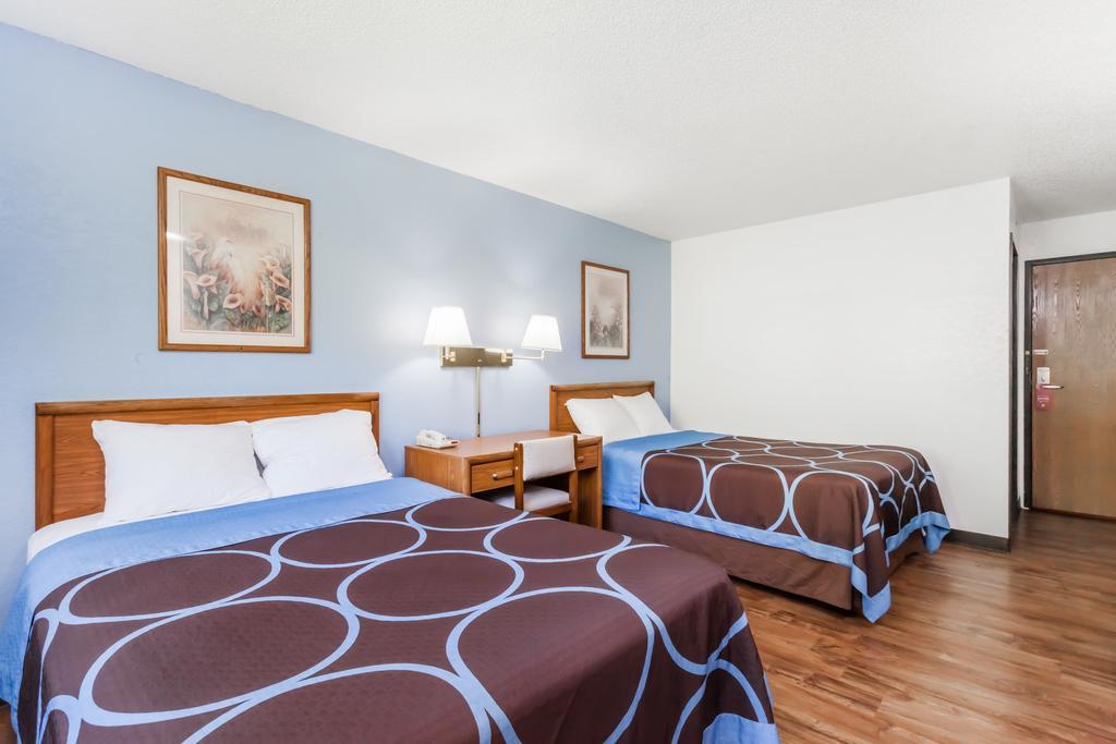 Super 8 By Wyndham Norwich Hotel Екстериор снимка